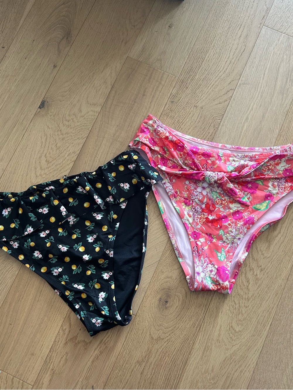 NWOT 2 pack Victoria's Secret Cheeky Bikini Bottom